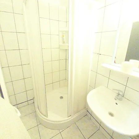 Saturn Apartment *
